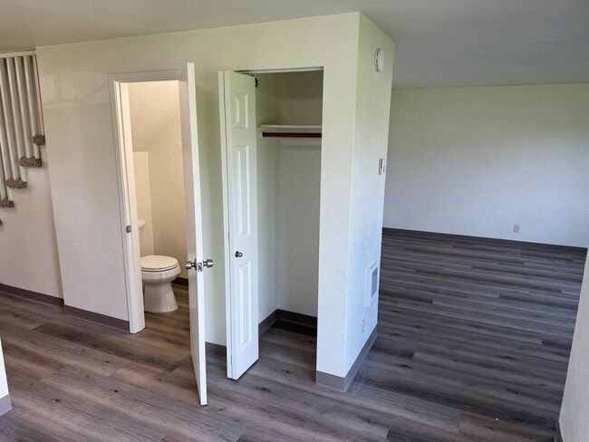 Building Photo - Updated 2 bedroom 1.5 bathroom duplex!  $200.00 MOVE-IN SPECIAL