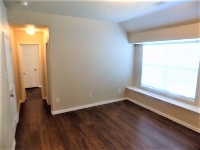 Building Photo - 911 Redcrest Springs Ct