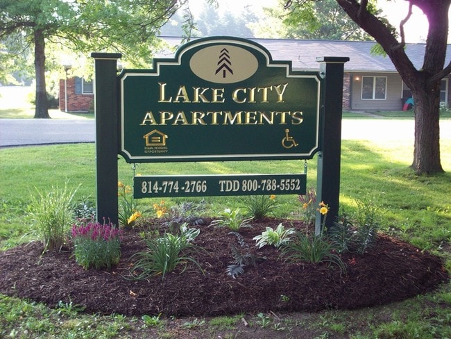 Primary Photo - Lake City Apartments