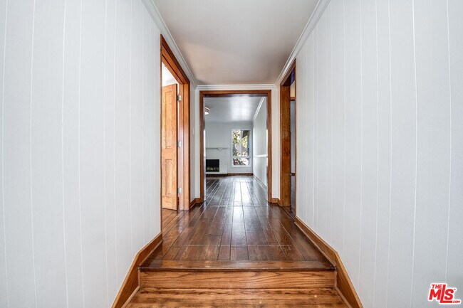 Building Photo - 2924 Manning Ave