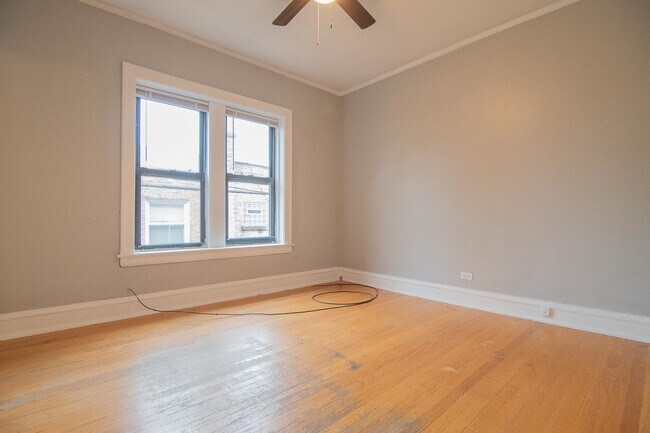 Building Photo - 6509 N Hoyne Ave