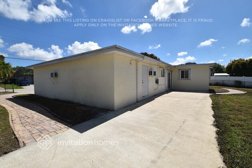 Building Photo - 5811 SW 54th Terrace