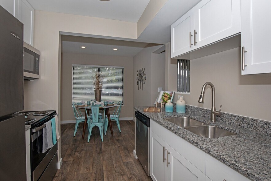 Parkside at Castleton Square Apartments an... 6401 Woods Edge North