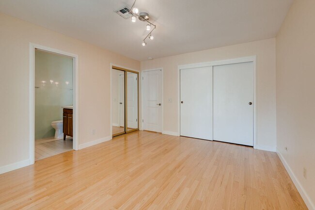 Building Photo - Charming 3 Bedroom Single-Story with Firep...