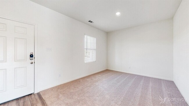 Building Photo - Move-in ready home in Fort Worth!