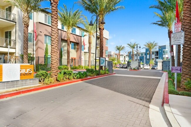 Building Photo - Coming Soon! Modern 2 Bed, 2 Bath Condo in Prime Ontario Location.