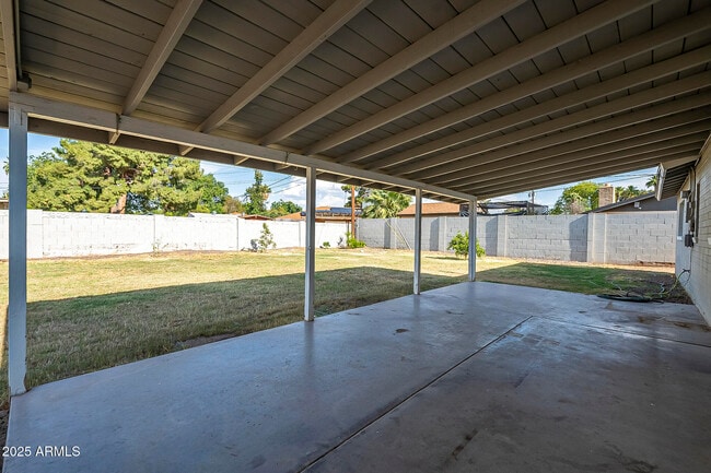 Building Photo - 481 N Sunset Dr