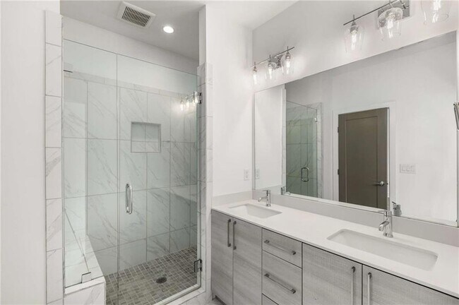 Building Photo - 1225 Chelsea Cir NW