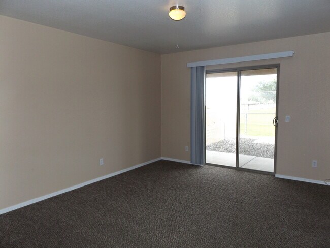 Building Photo - H2889