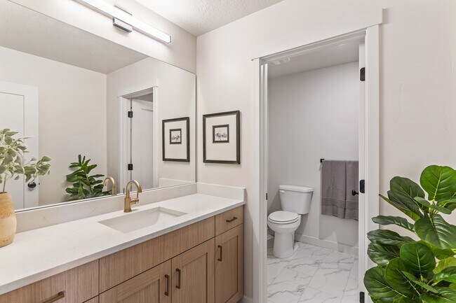 Building Photo - 1175 N Meridian Ln