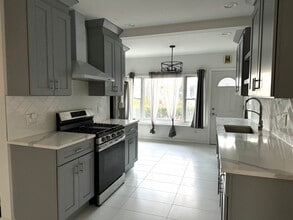 Building Photo - 143 W 2nd St