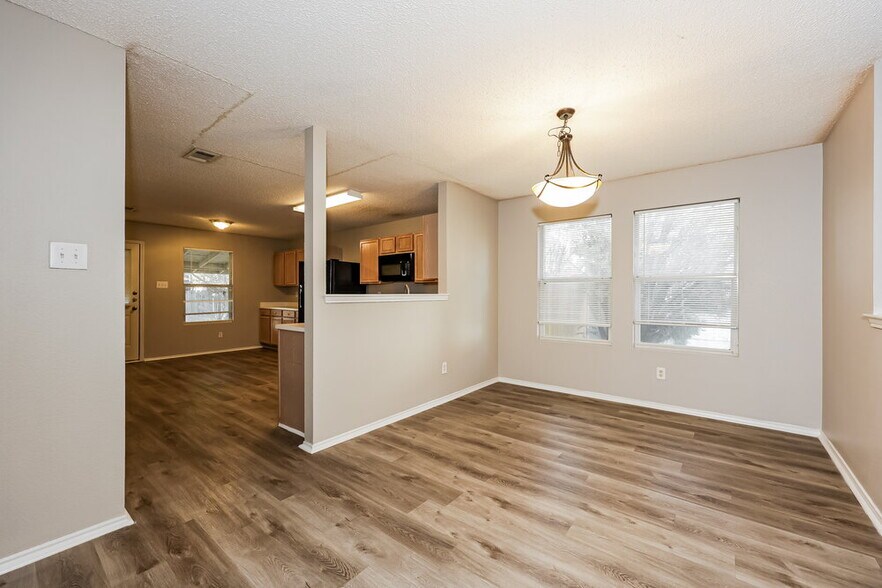 Building Photo - 548 Magdalen Ave