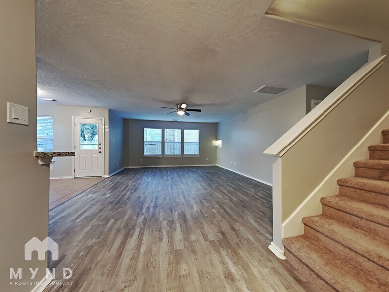 Building Photo - 10507 Scenic Cove Ct