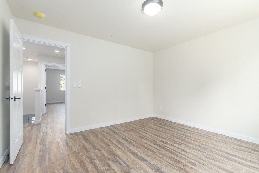 Building Photo - 2104 Westwood Ln
