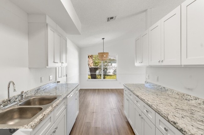 Building Photo - 1816 14th Ave SW