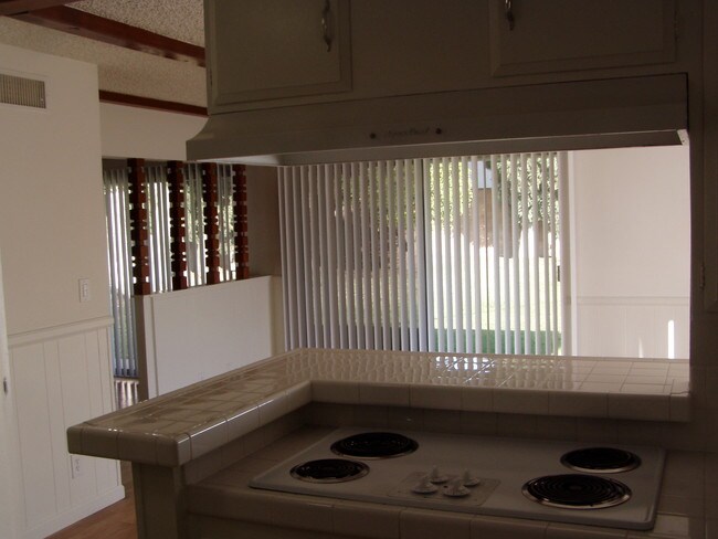 Building Photo - 10854 Reseda Blvd