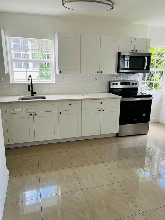 Building Photo - 1935 Marseille Dr