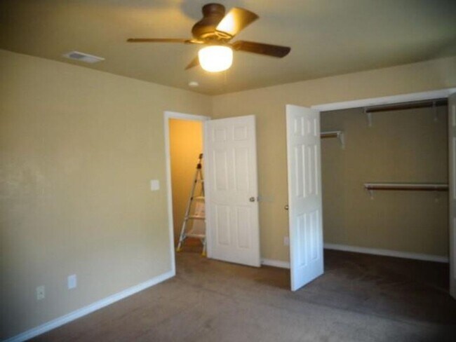 Building Photo - 107 Yegua Cir