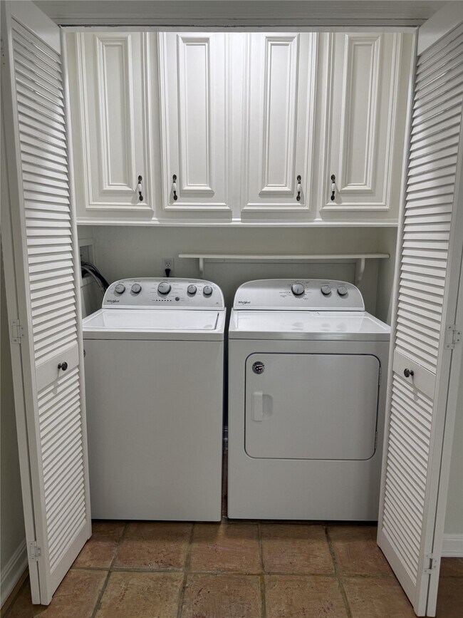 Building Photo - 1234 Gardenia Dr