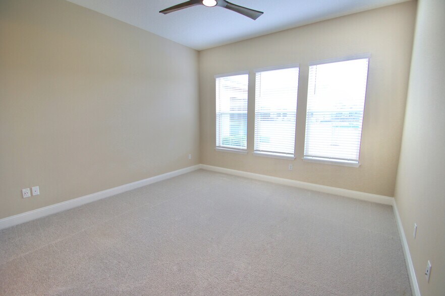 Building Photo - 68 Furrier Ct