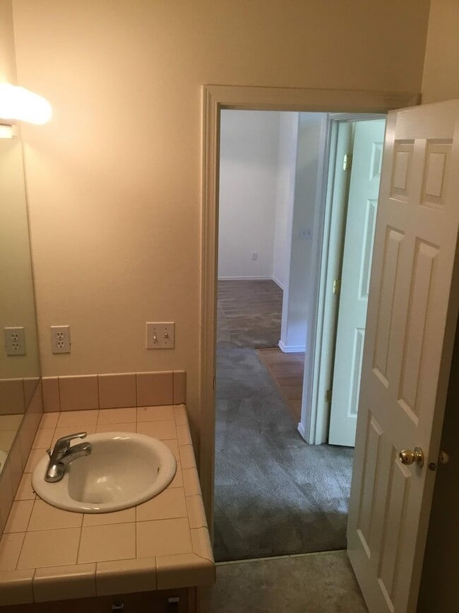 Building Photo - 3 Bedroom house in Bethel-Danebo Area