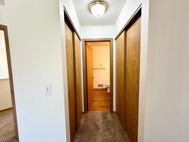 Building Photo - 2103 Yellowstone St