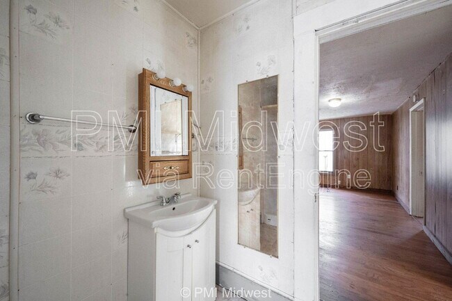 Building Photo - 918 S Bell St