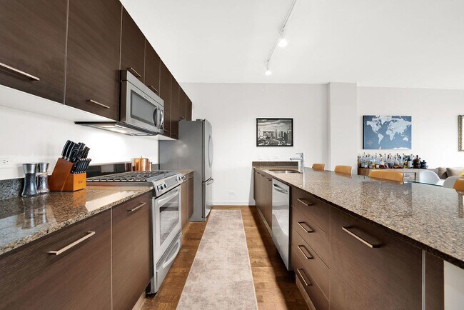 Building Photo - 910 W Huron St