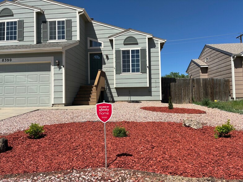 Primary Photo - 8390 Dassel Dr