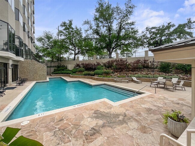 Building Photo - 2001 Holcombe Blvd