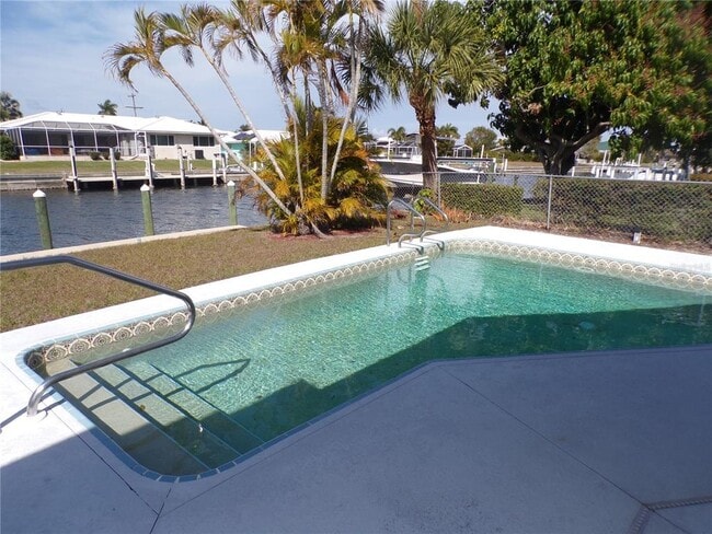 Building Photo - 179 Maria Ct