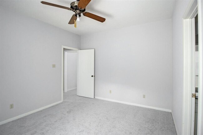 Building Photo - 3323 Village Falls Ct