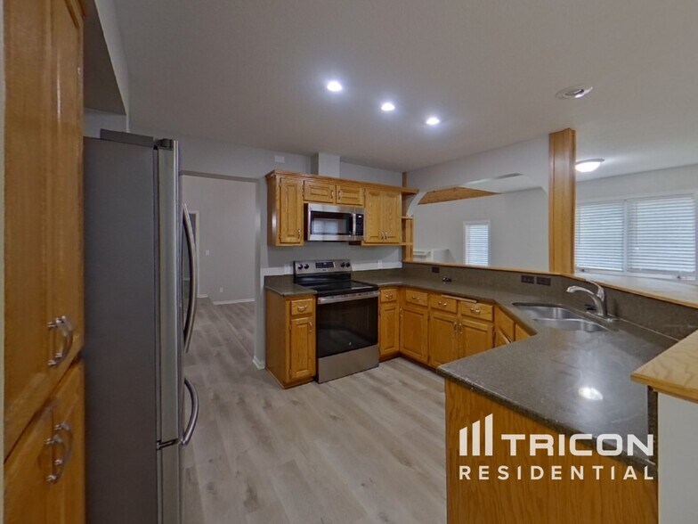 Building Photo - 209 Greenbriar Ln