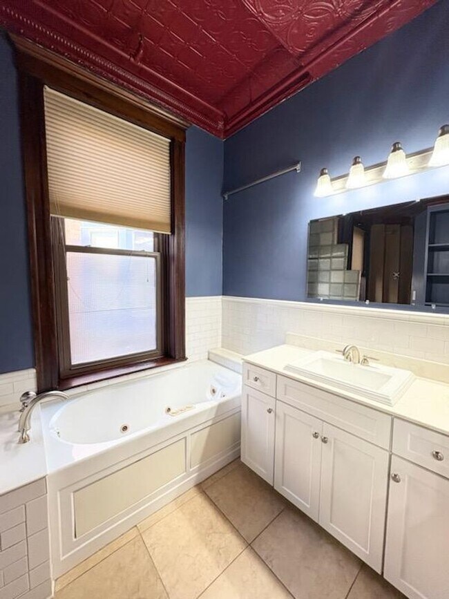 Building Photo - 318 N Main St