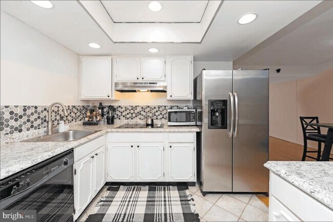Building Photo - 40 Rittenhouse Dr