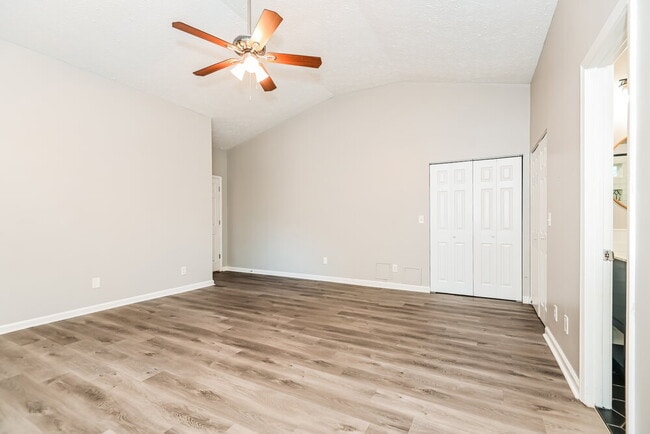 Building Photo - 923 River Rock Dr