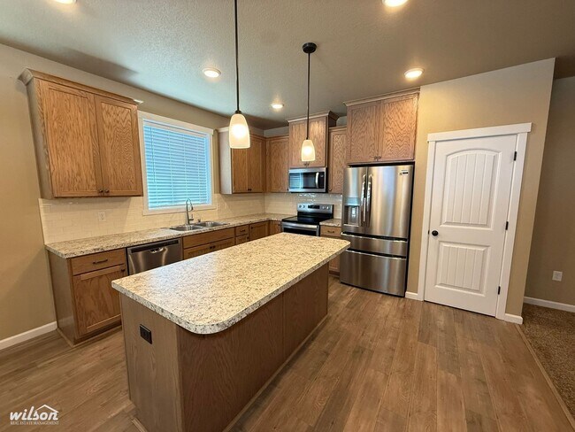 Building Photo - Modern 3-Bed Moxee Home with Huge Fenced Yard & Covered Patio