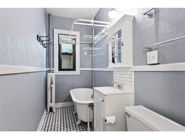 Building Photo - 1204 Harmon Pl