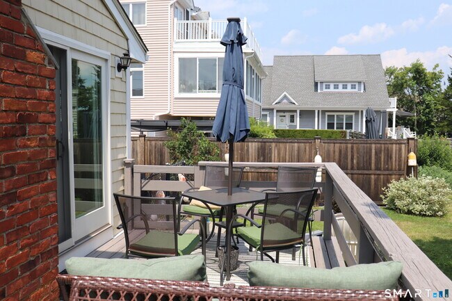 Building Photo - 14 Leeway Dr