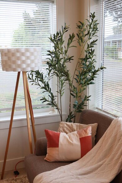 Building Photo - 204 E 35th St