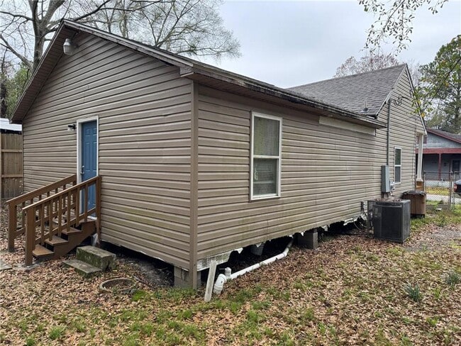 Building Photo - 1105 Adams St