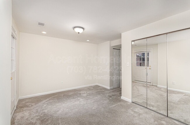Building Photo - 449 Old Town Ct