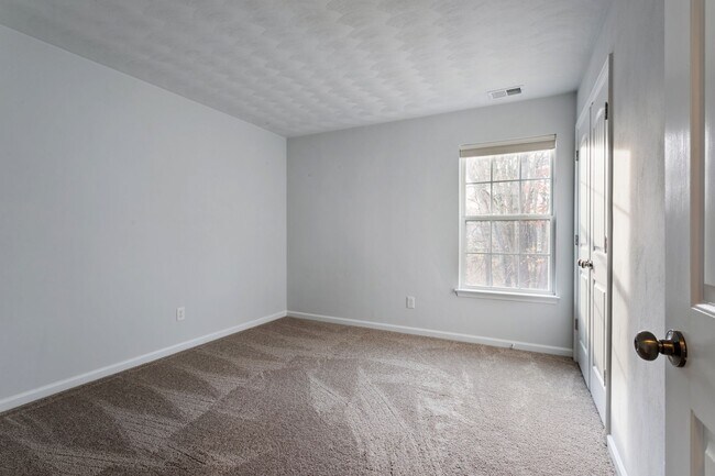 Building Photo - 60 Manilla Ln