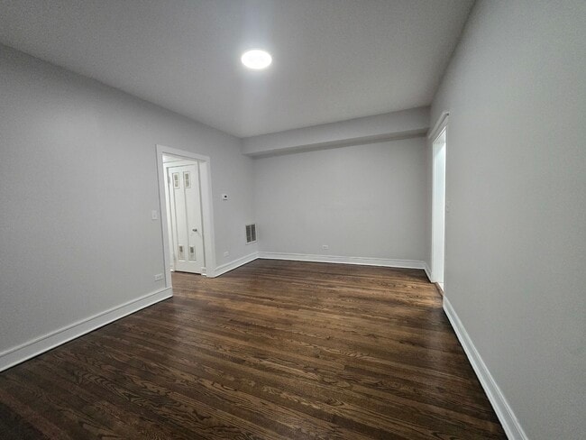 Building Photo - 6812 S Cornell Ave