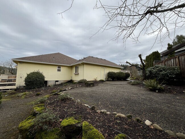 Building Photo - Elegant Home Offering Open Living Spaces, Spacious Primary Suite, and Nature-Inspired Yard