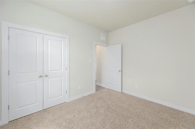 Building Photo - 512 Clearlake Dr