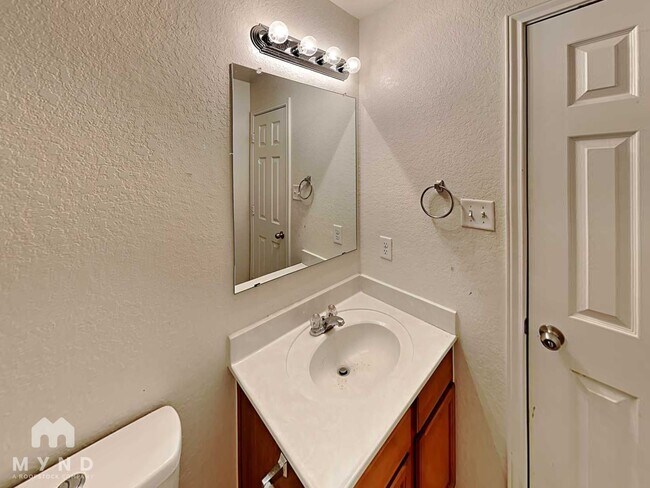 Building Photo - 9203 Silver Vista