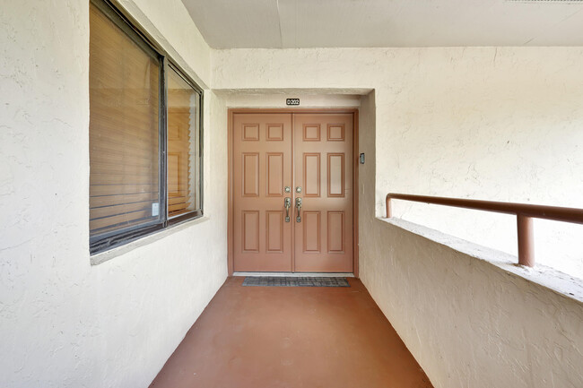 Building Photo - 12621 Westhampton Cir