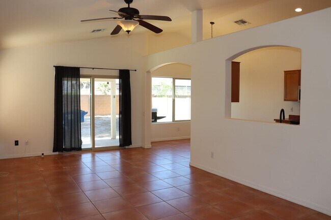 Building Photo - East Side 3 Bed 2 Bath Energy Efficient Pulte Home