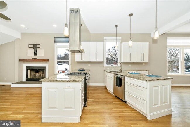 Building Photo - 3313 Moline Rd